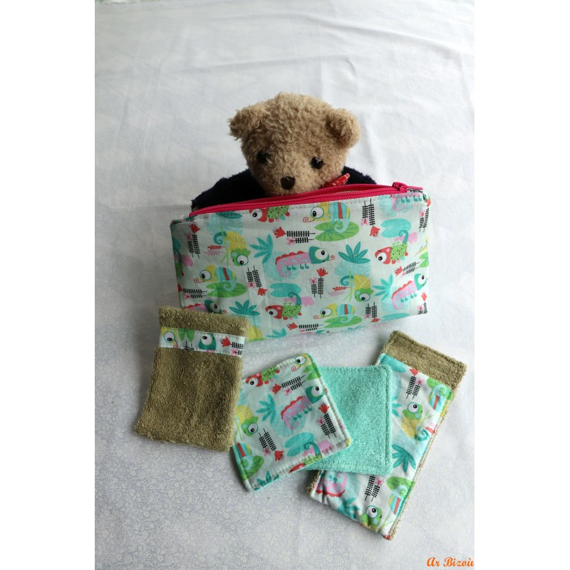 Trousse de toilette enfant et ses accessoires caméléon