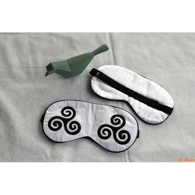 Masque de nuit triskèle
