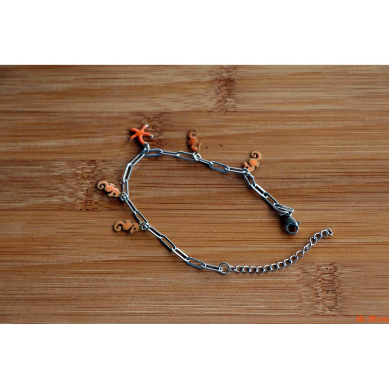 Bracelet de breloques hippocampes et étoile de mer oranges