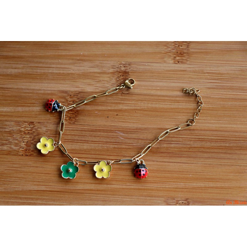 Bracelet de breloques fleurs multicolores et coccinelles