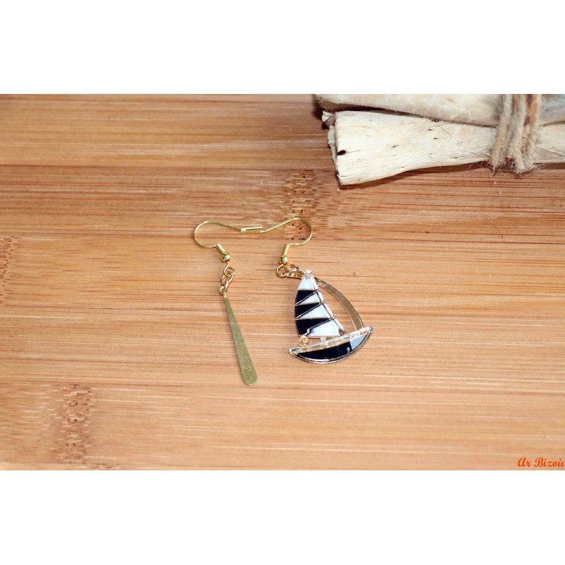 Boucles d'oreilles bateau noir, goutte dorée