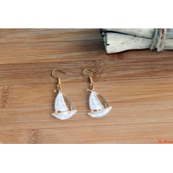 Boucles d'oreilles bateaux blancs