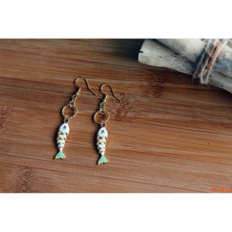 Boucles d'oreilles poissons écailles blancs et cercles