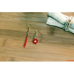 Boucles d'oreilles fleurs et gouttes allongées rouges