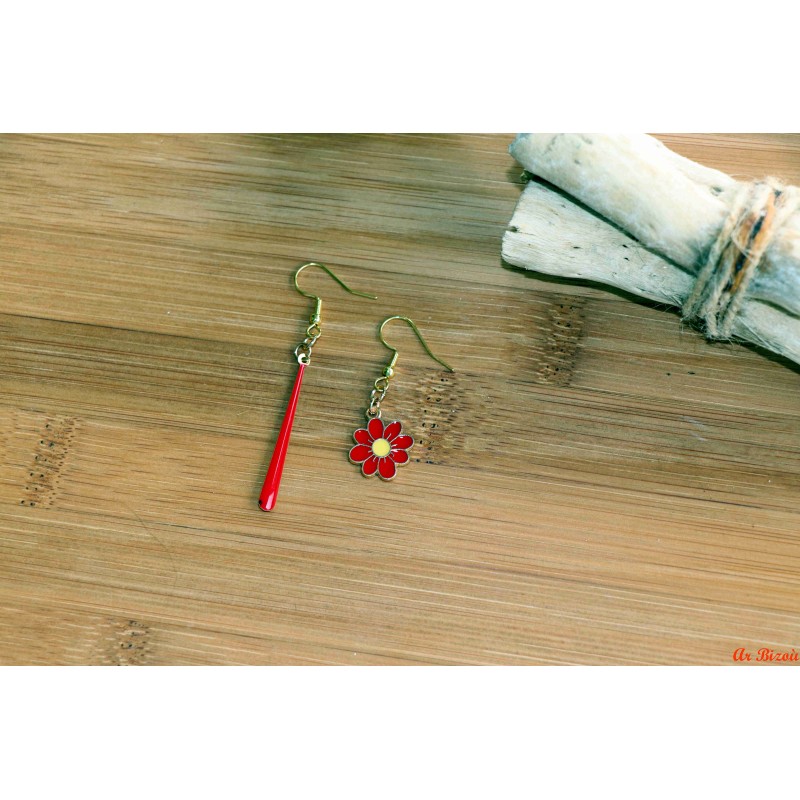 Boucles d'oreilles fleurs et gouttes allongées rouges