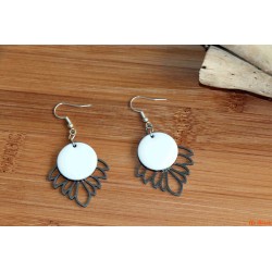Boucles d'oreilles argentées nénuphars pastilles blanches