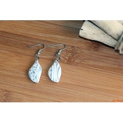 Boucles d'oreilles relief argenté en pâte polymère