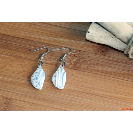 Boucles d'oreilles relief argenté en pâte polymère