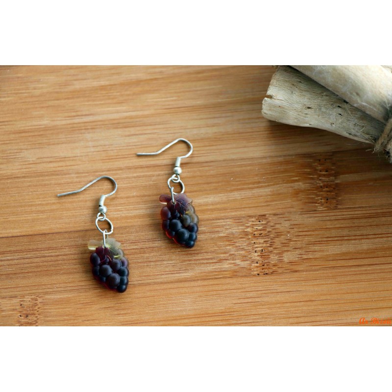 Boucles d'oreilles raisins en résine