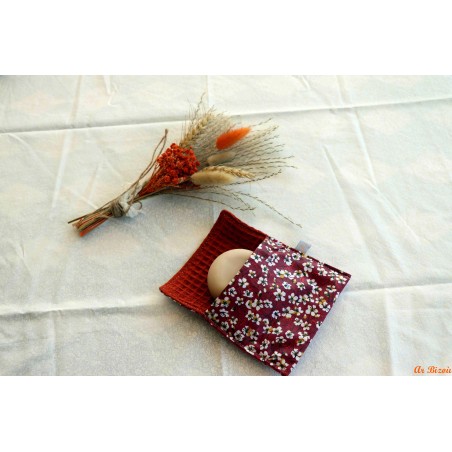 Housse pour savon bordeaux petites fleurs blanches